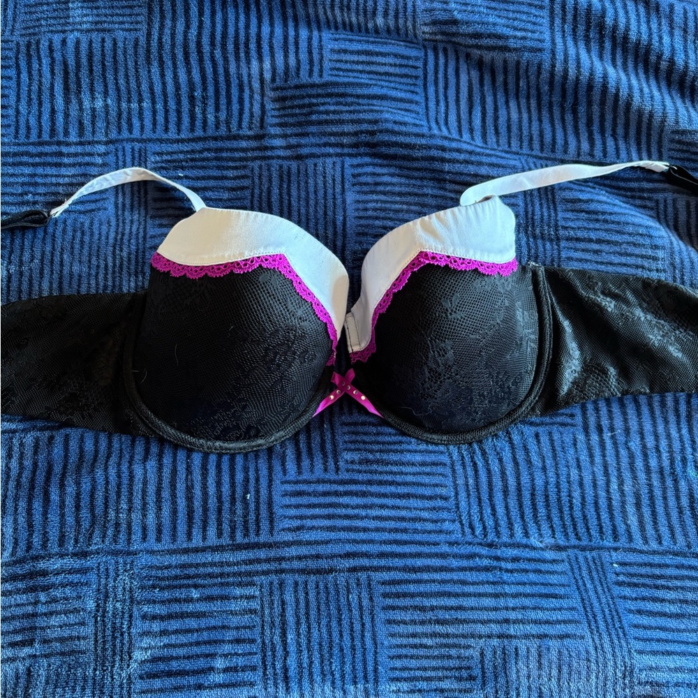 La SENZA Elegant Black and White Lace Bra with Pink Accents lightly lined